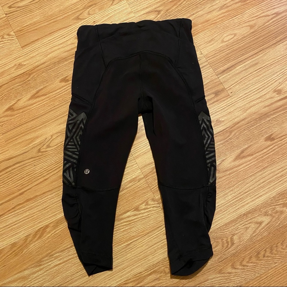 LULULEMON Stash It Crop Black Reflective Geometric Cropped Leggings size 4